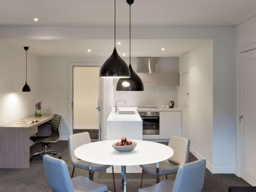 Imagen de la habitación del Hotel The Como Melbourne. Foto 10