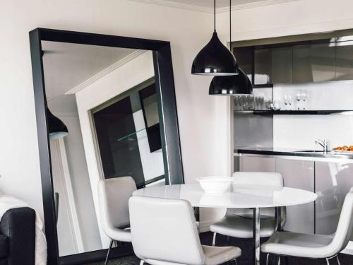 Imagen de la habitación del Hotel The Como Melbourne. Foto 11