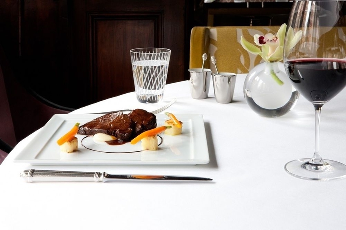 Imagen del bar/restaurante del Hotel The Connaught. Foto 4