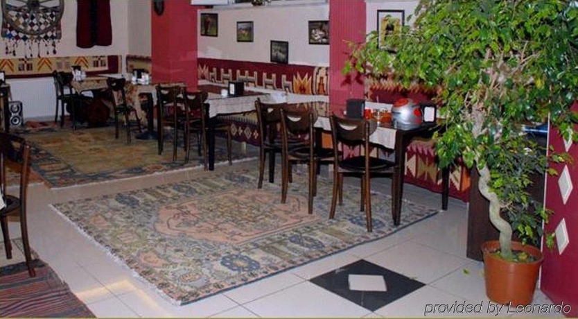 Imagen del bar/restaurante del Hotel The Constantine. Foto 3