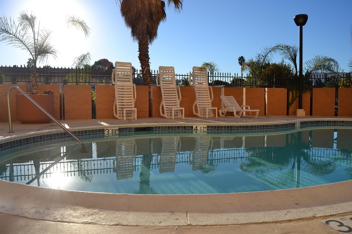 Imagen de la piscina del Hotel The Consulate. Foto 4