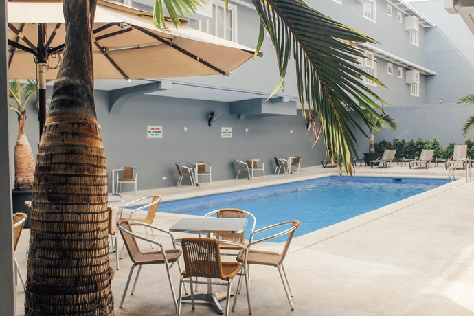 Imagen de la piscina del Hotel The Contemporary. Foto 14