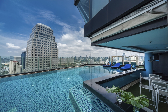 Imagen de la piscina del Hotel The Continent Bangkok By Compass Hospitality- Sha Plus. Foto 14