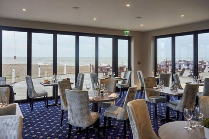 Imagen del bar/restaurante del Hotel The Cooden Beach. Foto 4