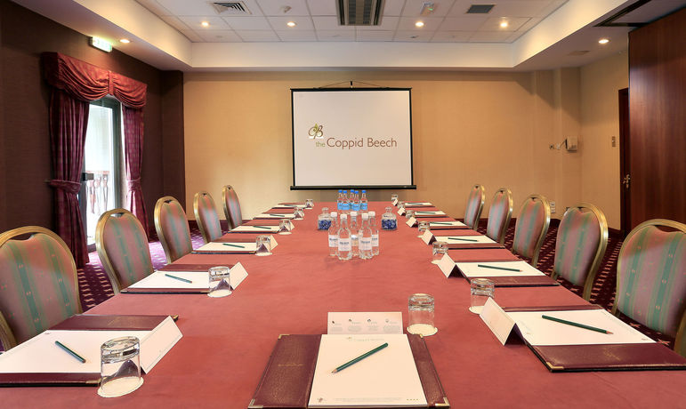 Imagen de los interiores del Hotel The Coppid Beech. Foto 12