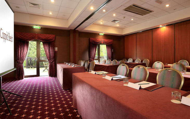 Imagen del bar/restaurante del Hotel The Coppid Beech. Foto 3