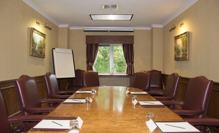 Imagen de los interiores del Hotel The Coppid Beech. Foto 13