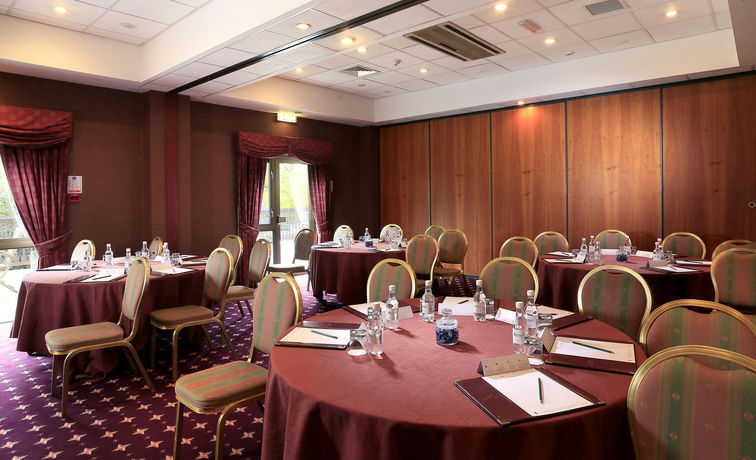 Imagen del bar/restaurante del Hotel The Coppid Beech. Foto 5