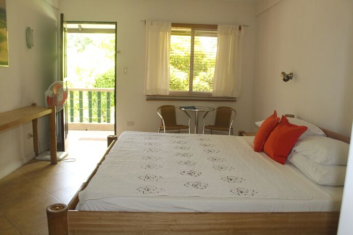 Imagen de la habitación del Hotel The Coral Beach Club. Foto 15