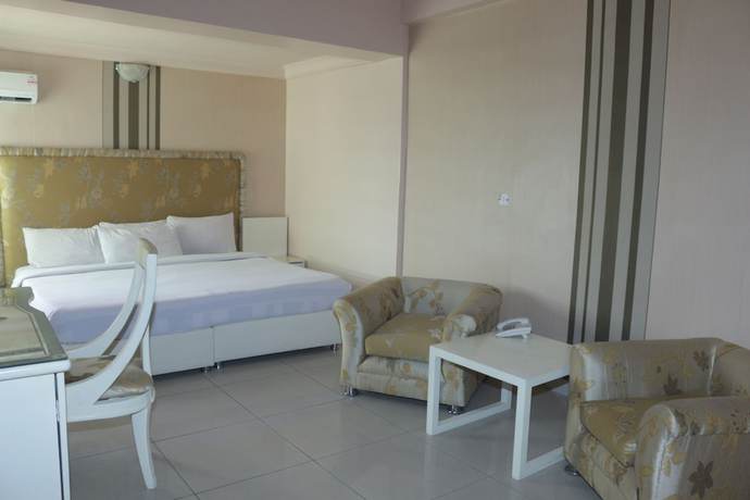 Imagen de la habitación del Hotel The Coral Reef. Foto 11