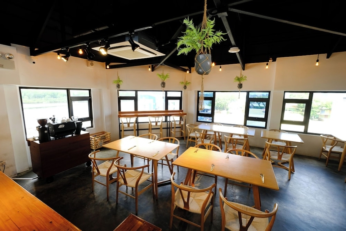 Imagen del bar/restaurante del Hotel The Corner House, Kuala Belait. Foto 5