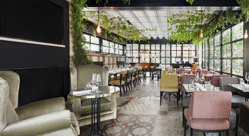 Imagen del bar/restaurante del Hotel The Corner Roma. Foto 12