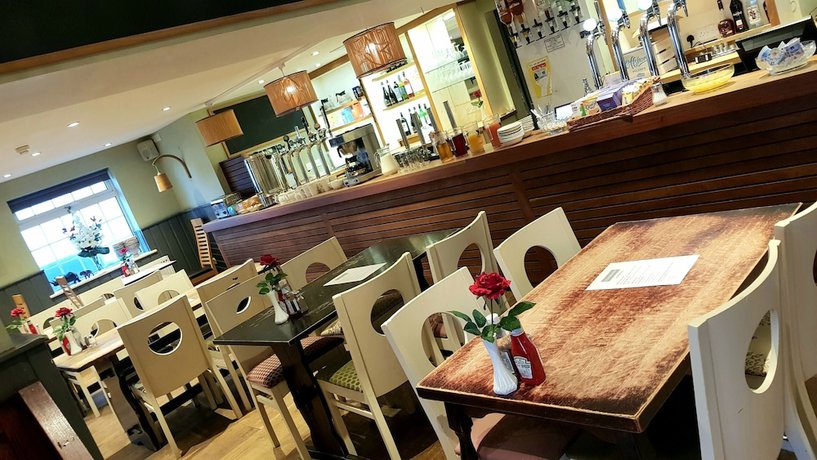 Imagen del bar/restaurante del Hotel The Cornishman Inn. Foto 9