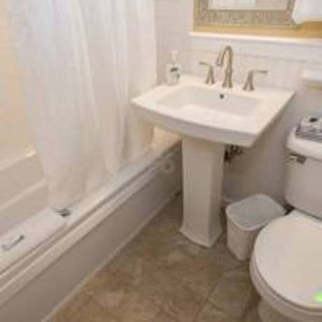 Imagen de la habitación del Hotel The Corsair and Cross Rip Oceanfront Resort. Foto 5