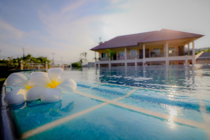 Imagen de la piscina del Hotel The Cotai Luxury Design. Foto 15