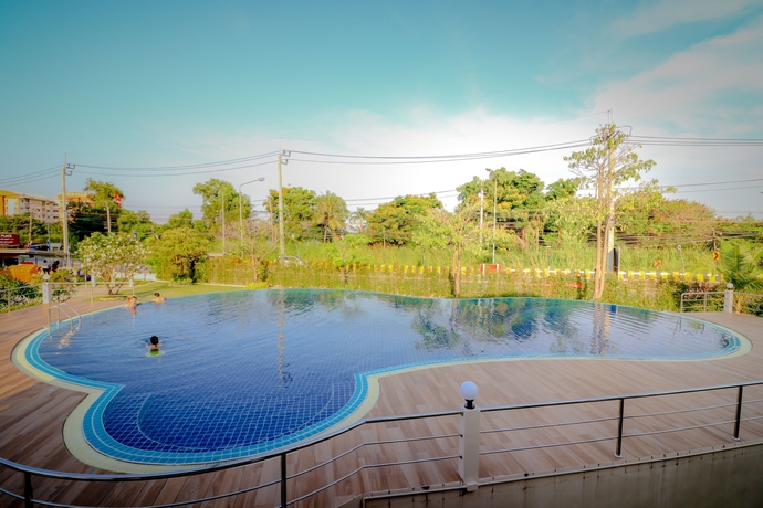 Imagen de la piscina del Hotel The Cotai Luxury Design. Foto 17