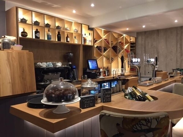 Imagen del bar/restaurante del Hotel The County Lodge and Brasserie. Foto 7