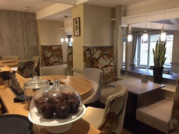 Imagen del bar/restaurante del Hotel The County Lodge and Brasserie. Foto 10