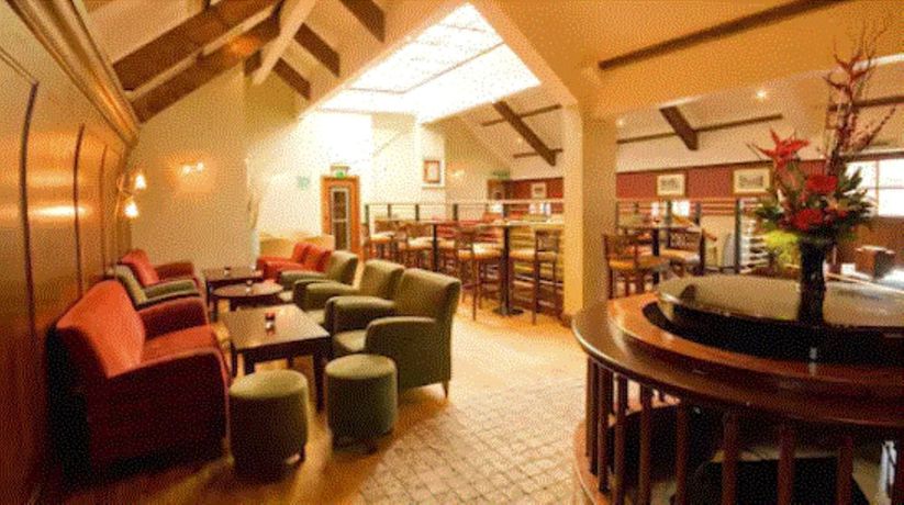Imagen del bar/restaurante del Hotel The Court Yard. Foto 12