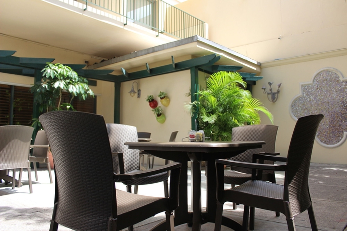 Imagen del bar/restaurante del Hotel The Courtleigh and Suites. Foto 2