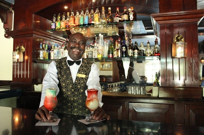 Imagen del bar/restaurante del Hotel The Courtleigh and Suites. Foto 3