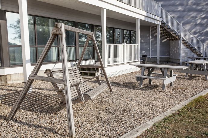 Imagen de los interiores del Hotel The Cove At Yarmouth. Foto 11