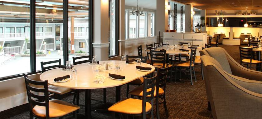 Imagen del bar/restaurante del Hotel The Cove At Yarmouth. Foto 2
