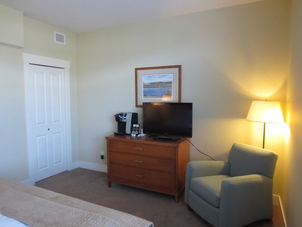 Imagen de la habitación del Hotel The Cove Lakeside Resort. Foto 3