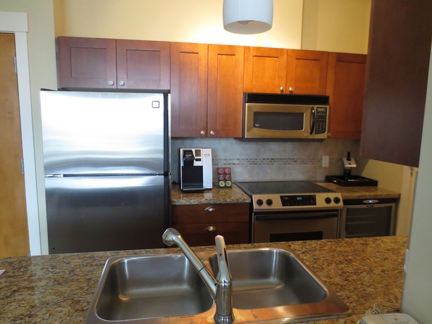 Imagen de la habitación del Hotel The Cove Lakeside Resort. Foto 7