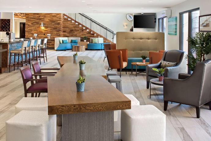 Imagen general del Hotel The Cove , Long Beach. Foto 3