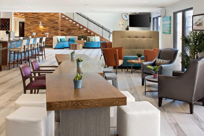 Imagen general del Hotel The Cove , Long Beach. Foto 4