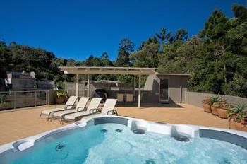 Imagen de los exteriores del Hotel The Cove Noosa. Foto 7