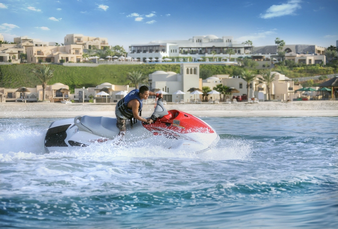 Imagen de los exteriores del Hotel The Cove Rotana Resort. Foto 9