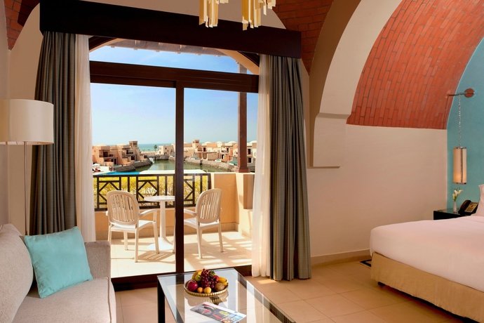 Imagen de la habitación del Hotel The Cove Rotana Resort. Foto 4