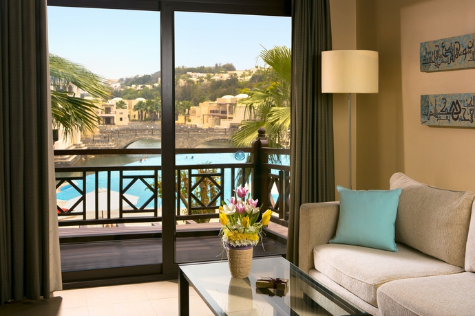 Imagen de los interiores del Hotel The Cove Rotana Resort. Foto 12