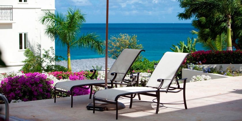 Imagen de los exteriores del Hotel The Cove Suites At Blue Waters Resort and Spa. Foto 11