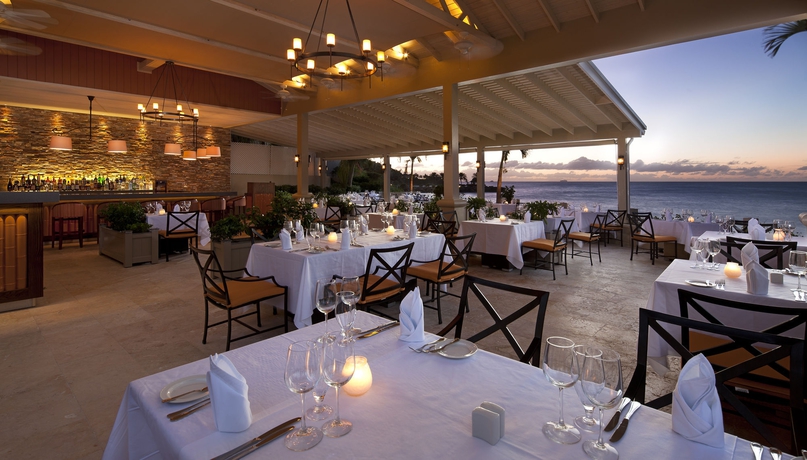 Imagen del bar/restaurante del Hotel The Cove Suites At Blue Waters Resort and Spa. Foto 2