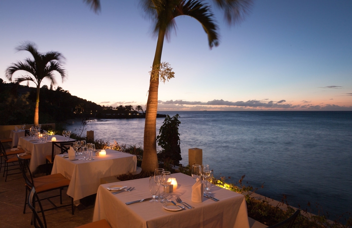 Imagen del bar/restaurante del Hotel The Cove Suites At Blue Waters Resort and Spa. Foto 3