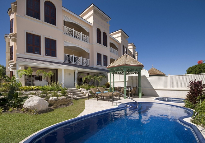 Imagen de la piscina del Hotel The Crane Residential Resort. Foto 15