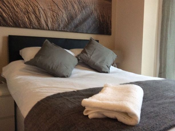 Imagen de la habitación del Hotel The Crescent Apartments. Foto 10