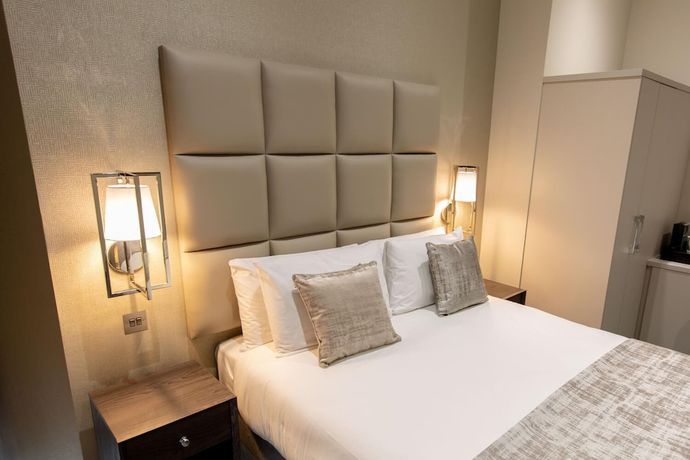 Imagen de la habitación del Hotel The Crescent Hyde Park. Foto 6