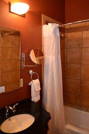 Imagen de la habitación del Hotel The Crescent and Spa. Foto 8