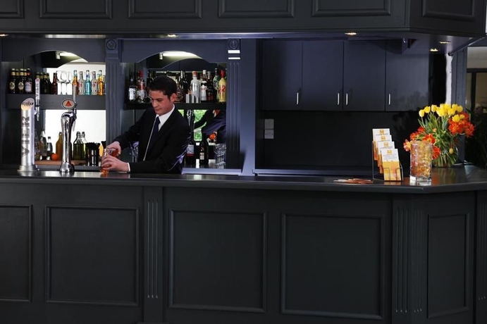 Imagen del bar/restaurante del Hotel The Crossway Hotel, Coventry Walsgrave, Part of AG Collection. Foto 2