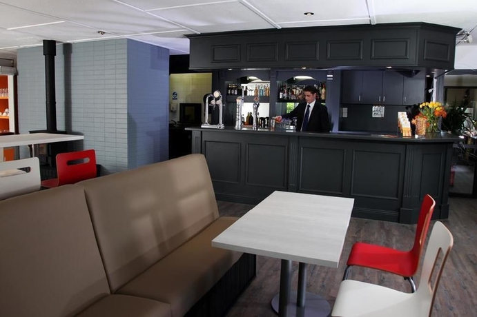 Imagen del bar/restaurante del Hotel The Crossway Hotel, Coventry Walsgrave, Part of AG Collection. Foto 3