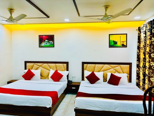 Imagen de la habitación del Hotel The Crown, Agra. Foto 3
