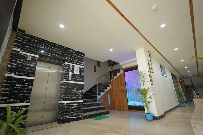 Imagen de los interiores del Hotel The Crown, Agra. Foto 18
