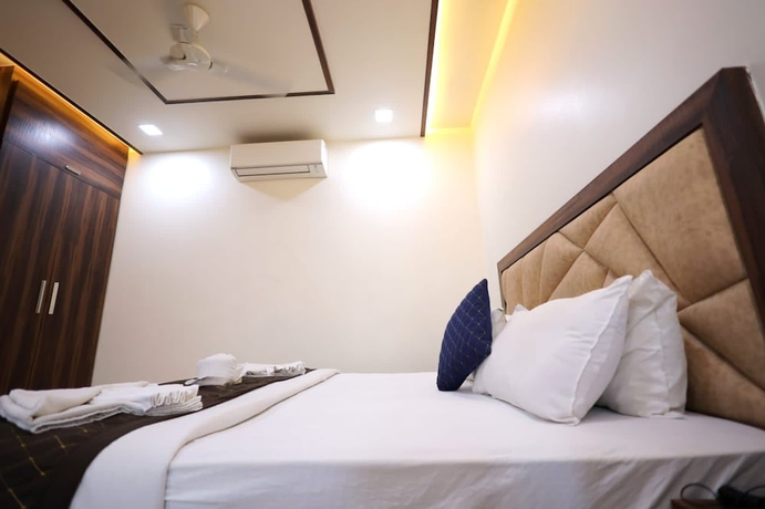 Imagen de la habitación del Hotel The Crown, Agra. Foto 11