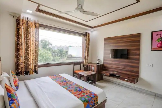 Imagen de la habitación del Hotel The Crown, Agra. Foto 12
