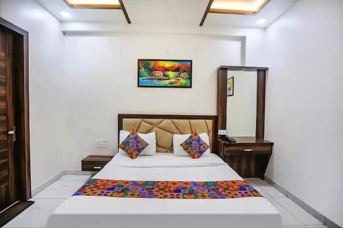 Imagen de la habitación del Hotel The Crown, Agra. Foto 16
