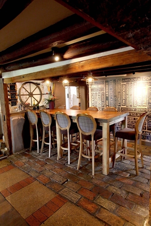 Imagen del bar/restaurante del Hotel The Crown At Playhatch. Foto 10